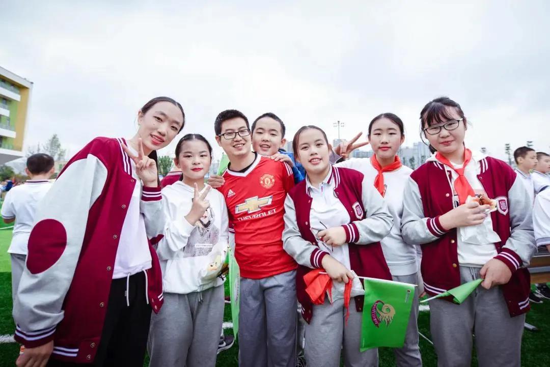 盛典展播丨金苹果锦城第一中学李滔：因为自己淋过雨，更想为别人撑一把伞