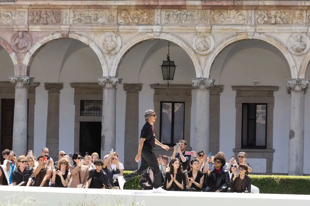 valentino2024春夏男装秀,valentino2022秋冬男装时装秀