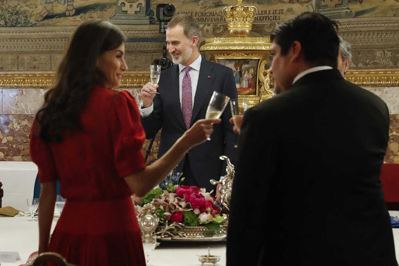 莱后年度第3次穿婆婆旧衣，这是穷到买不起新衣服，还是节俭入骨