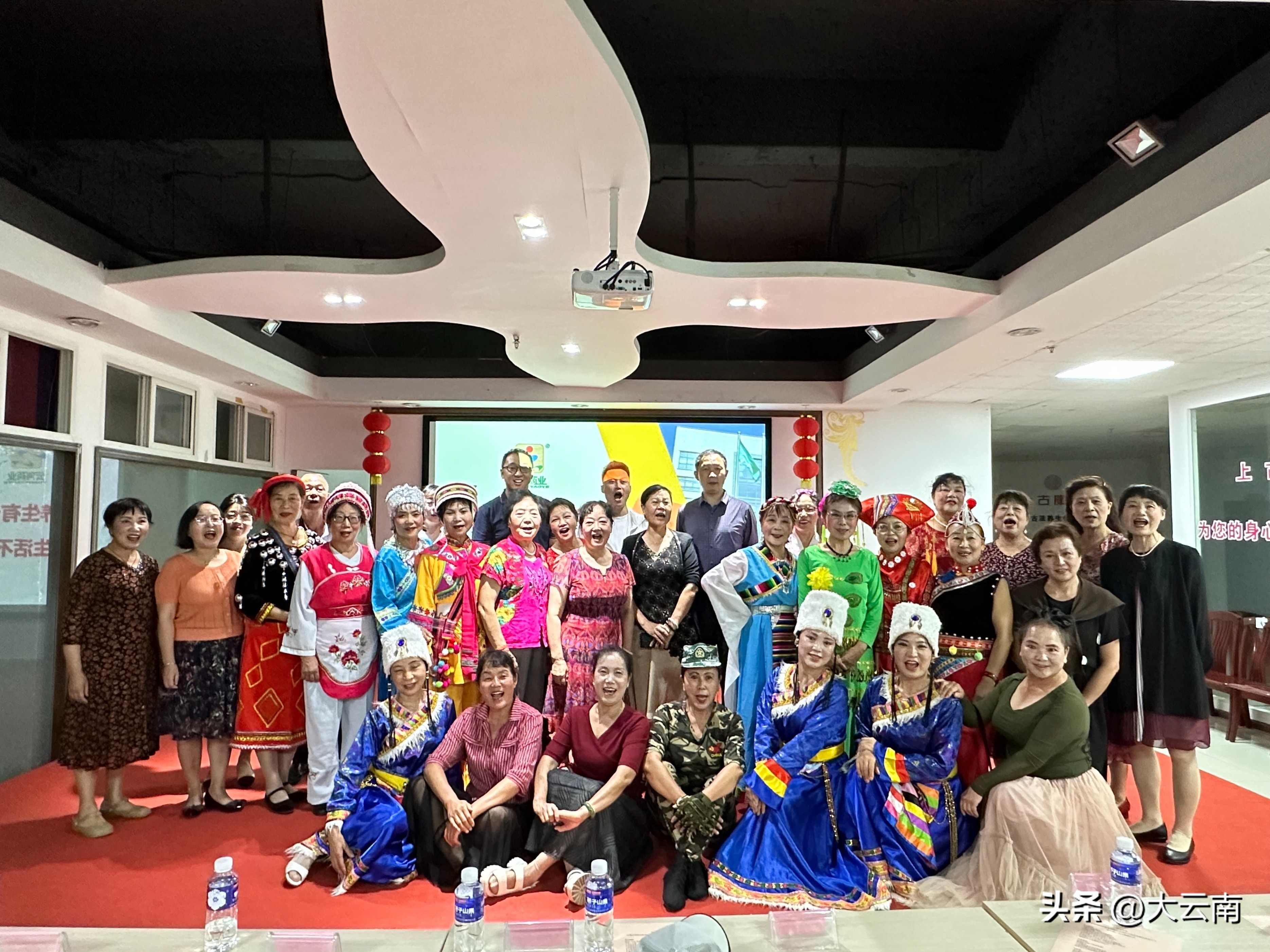 云河药业联合乡村振兴大舞台共同组建云河乡村振兴大舞台