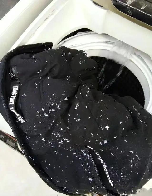 洗衣机洗衣服很多毛毛粘在衣服上,洗黑色衣服很多毛毛怎么处理