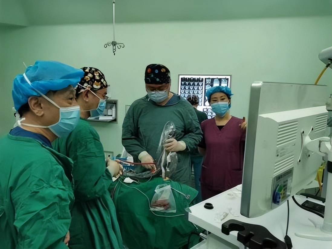 鼻窦炎引起眼睑红肿,鼻窦炎导致的眼眶肿的厉害