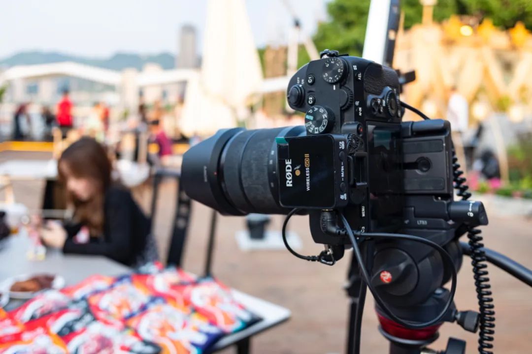 罗德麦克风一拖二监听使用方法,罗德麦克风日常使用