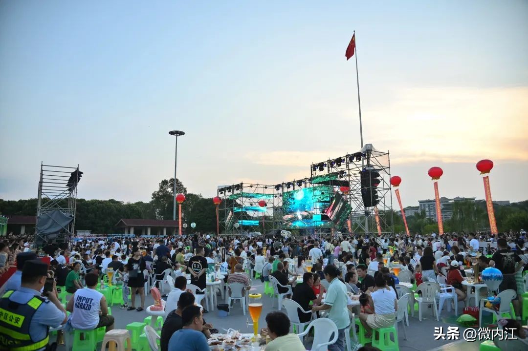 夏夜、河风、音乐、烧烤、啤酒……内江人，快来大洲广场嗨啤！