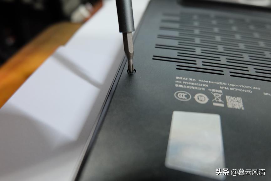 联想拯救者y9000拆机教程,联想拯救者y9000p2022款更换硬盘