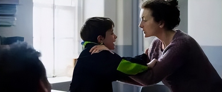 英国连环杀儿童,英国两个10岁男孩杀害2岁孩子