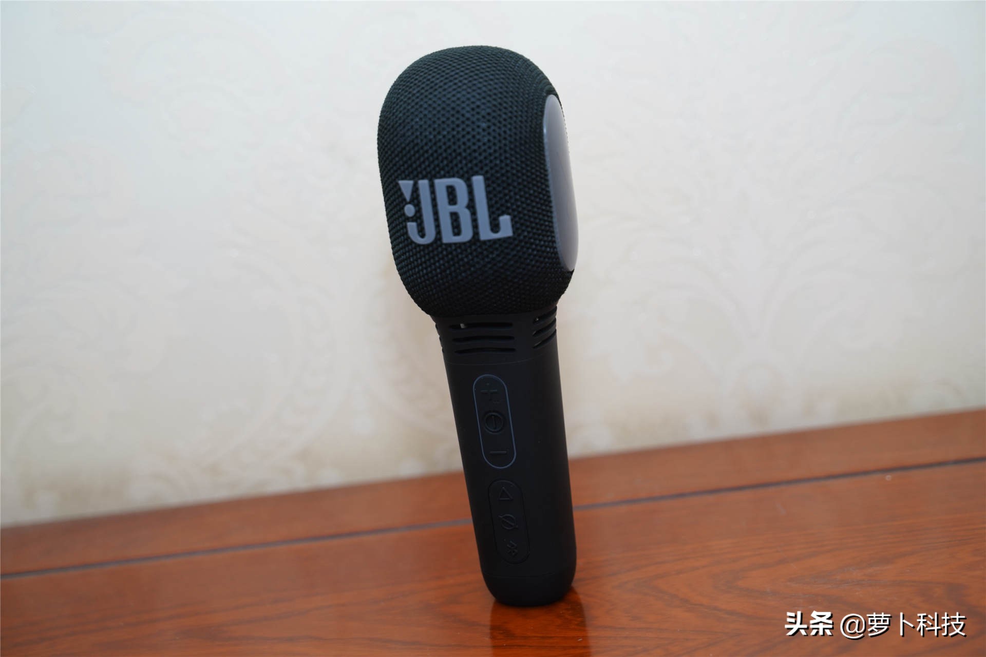 jblkmc300音箱一体麦克风评测,jbl户外k歌音箱双话筒评测