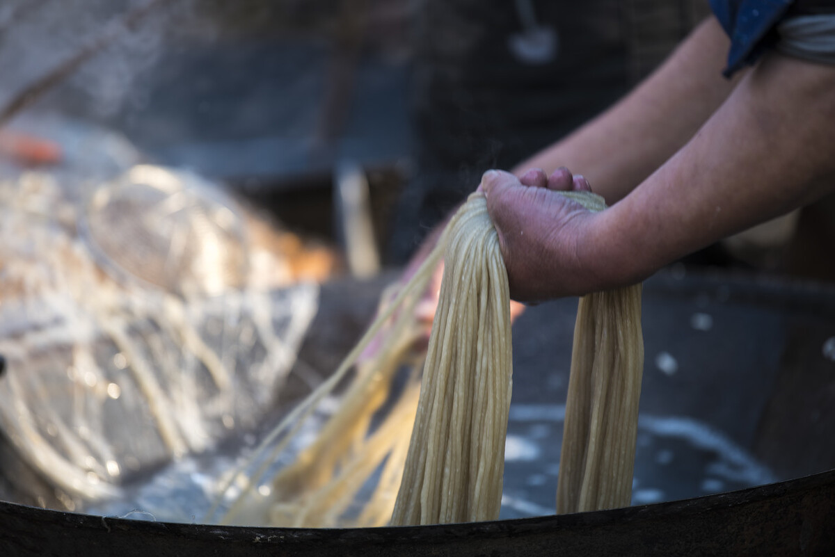 怎么鉴别粉条是纯红薯粉条,看看真假红薯粉条怎么辨别