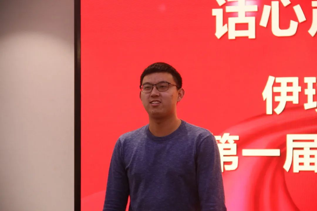 话心声共成长——记伊璞高中第一届青年教师沙龙会