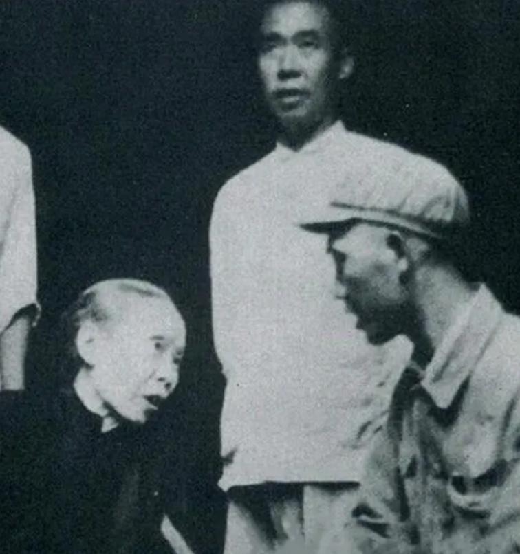 左权的影响力有多大？牺牲后毛主席立下一规矩，沿袭至今都没有改