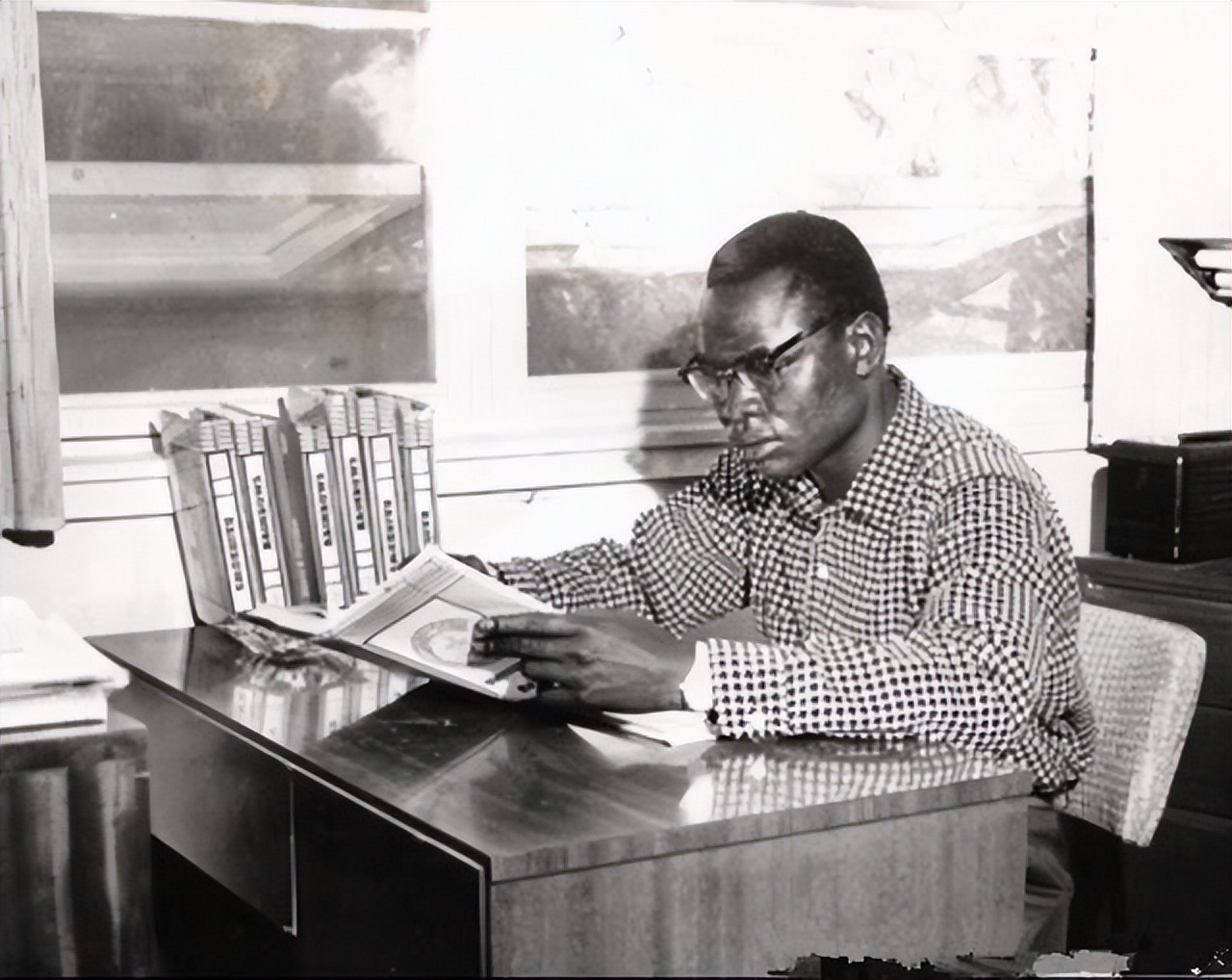 奥巴马爸爸有几个孩子,奥巴马父亲才华横溢