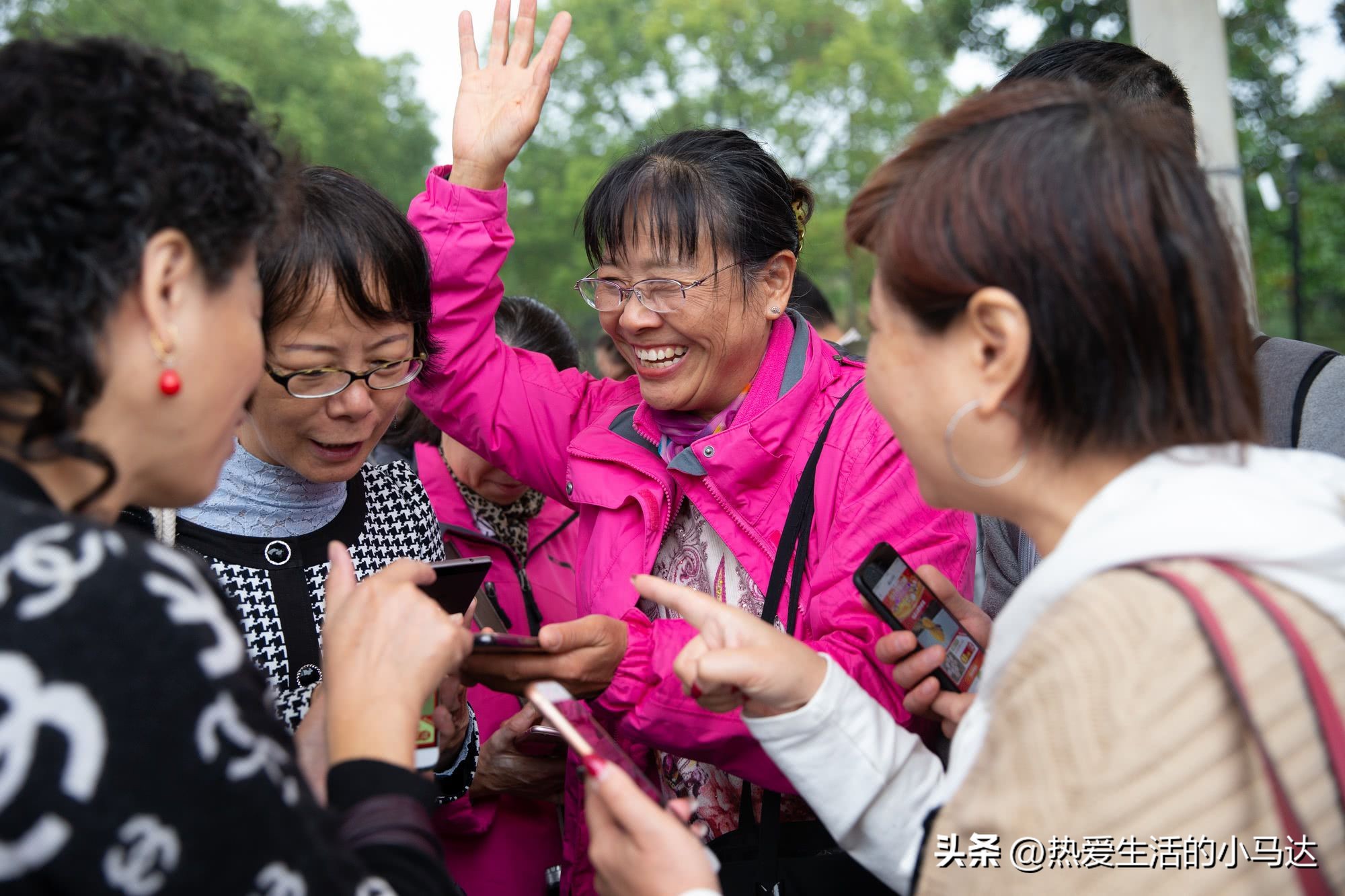 我退休躺平5年了，感觉很自在，可去了一趟堂姐家，我却后悔了