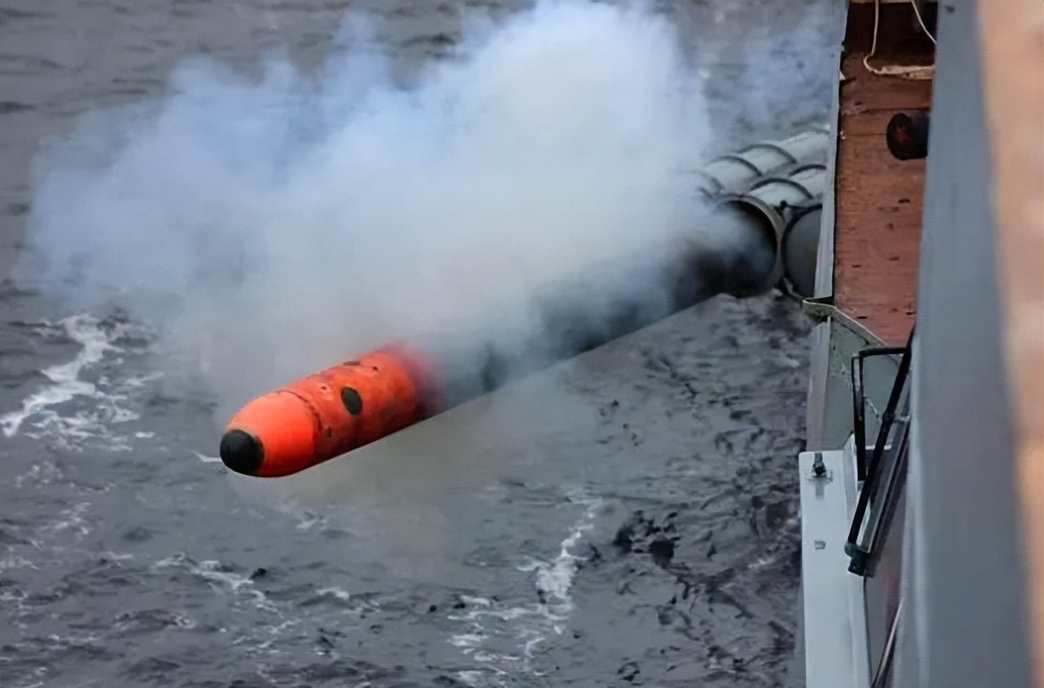 1993年我军提出参观俄军潜艇，对方犹豫再三提条件：除非做到六不