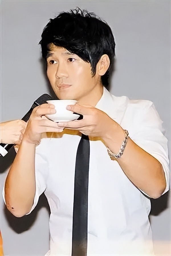 酗酒闹事，害人害己！这7位男明星，有人借醉强吻，有人断送星途