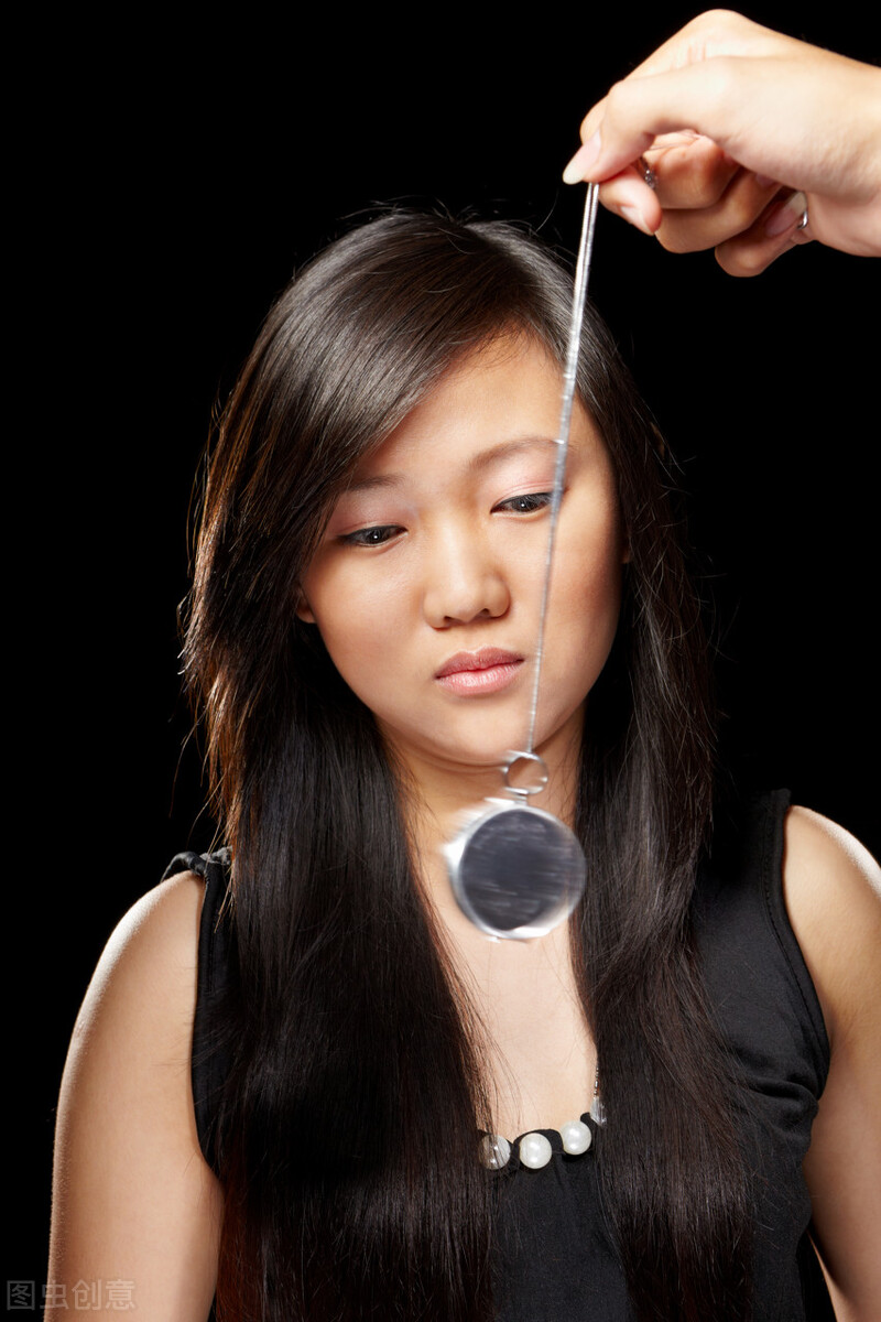 心理学家的催眠术真的有用吗,心理学催眠术是怎样的原理