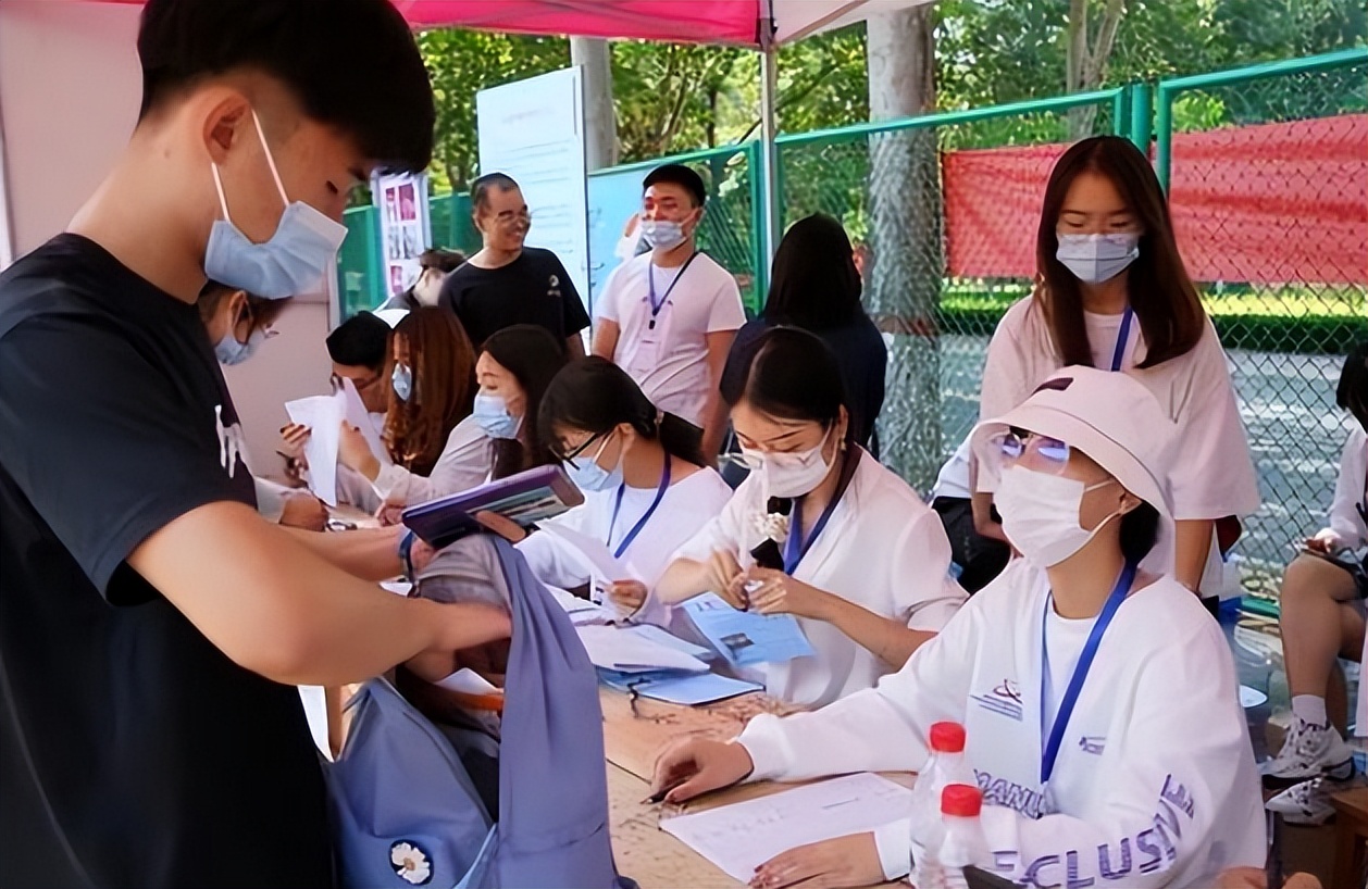 大学录取通知书上的编号排名,编号001的录取通知书是怎么来的