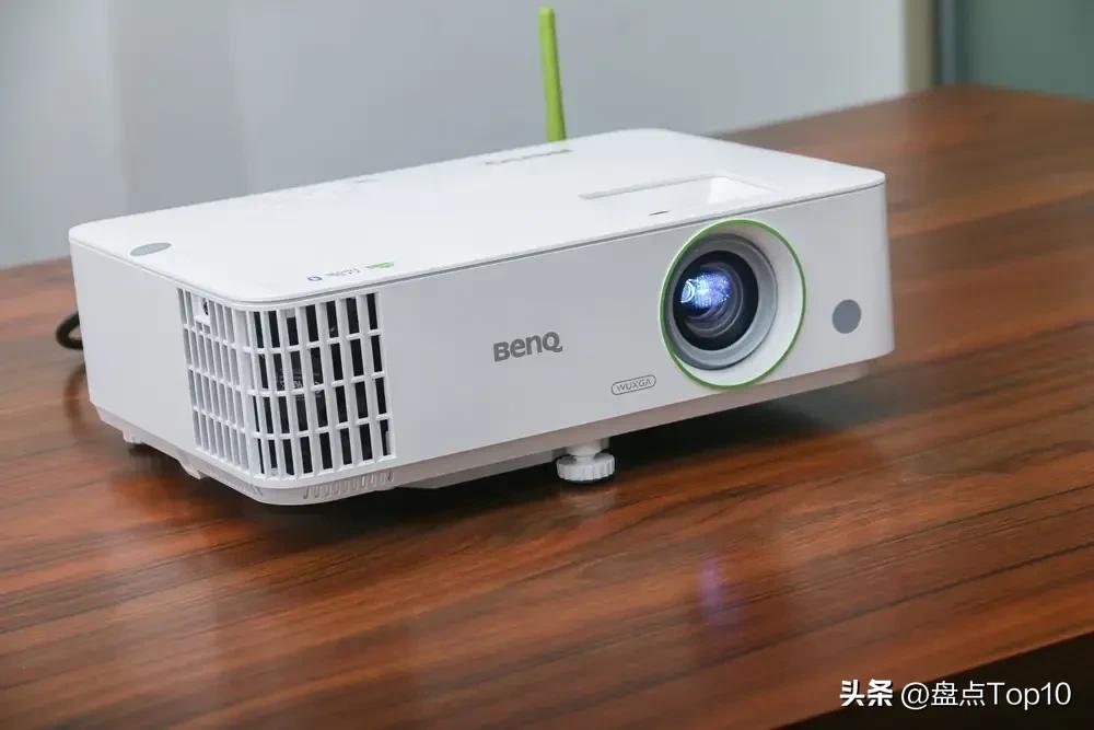 室内投影仪什么牌子好,现在什么牌子的投影仪效果好