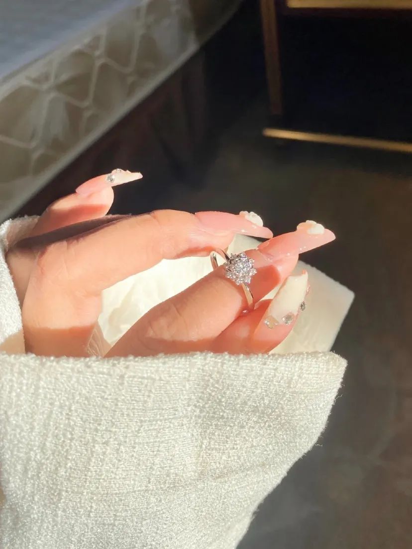 最有仪式感的钻戒,情人节仪式感小女孩