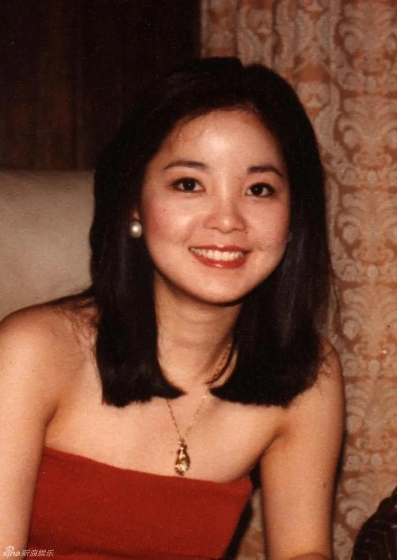 邓丽君和林青霞视频,邓丽君和林青霞海边照