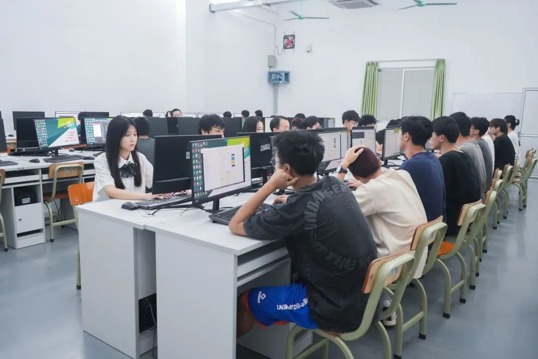 师姐带你飞！解锁这个国家级课程加持的学院有多牛！