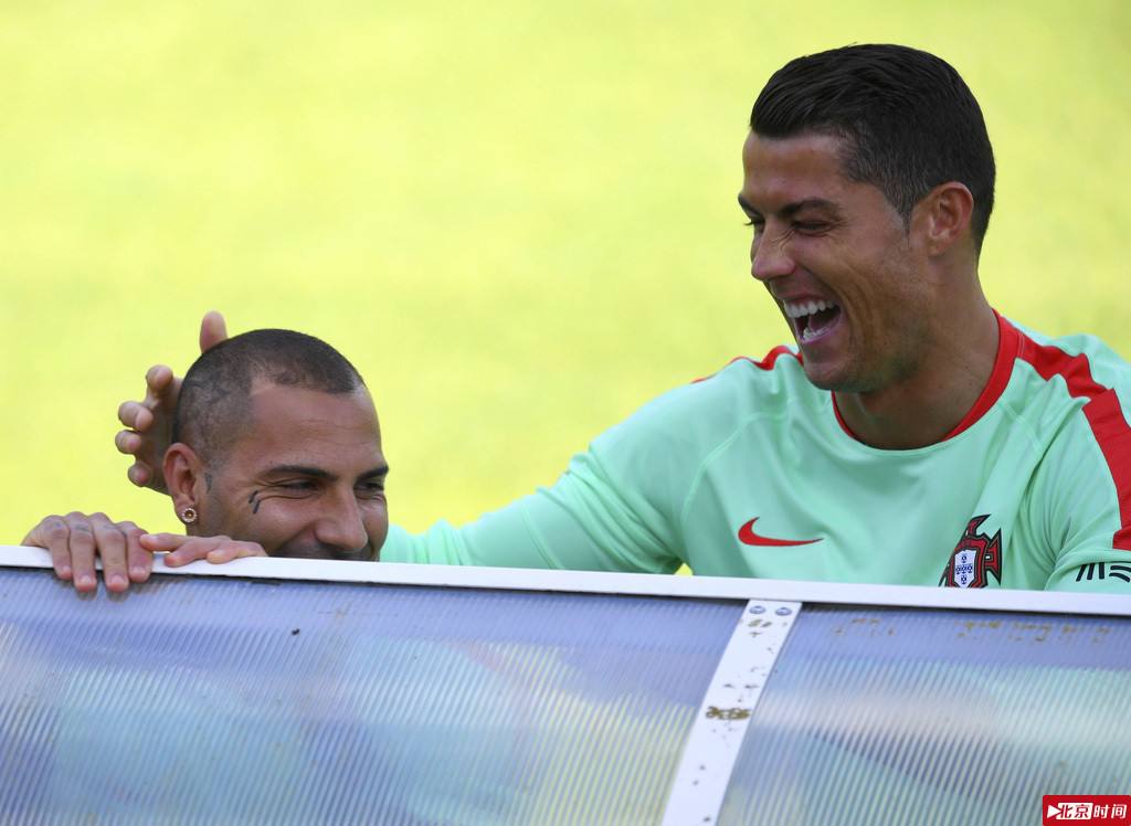 足球巨星c罗有几任妻子,c罗和女朋友情史