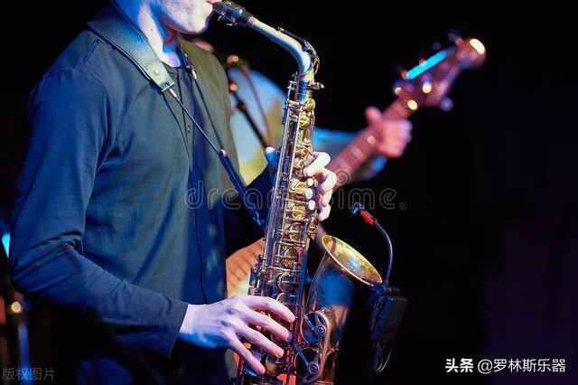 萨克斯初学者应该买什么样萨克斯,萨克斯好学吗入门难不难