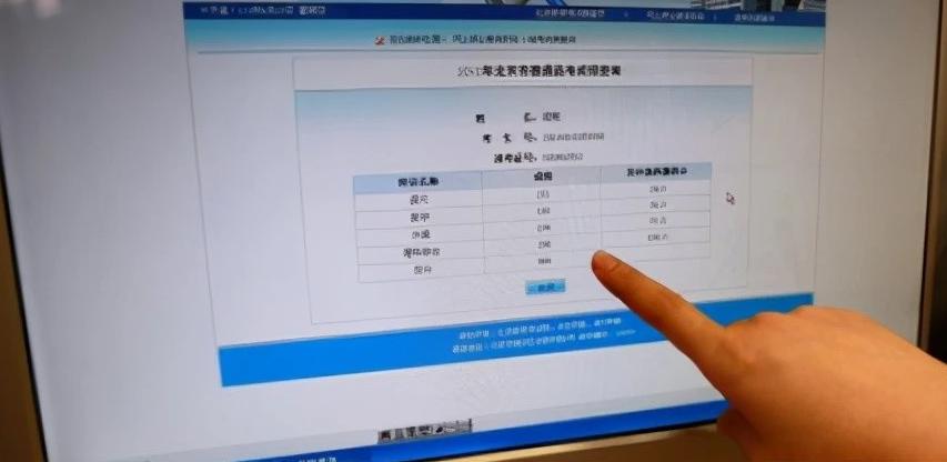 2013年，女孩称自己高考586分，再次查询却发现，只剩下了364分