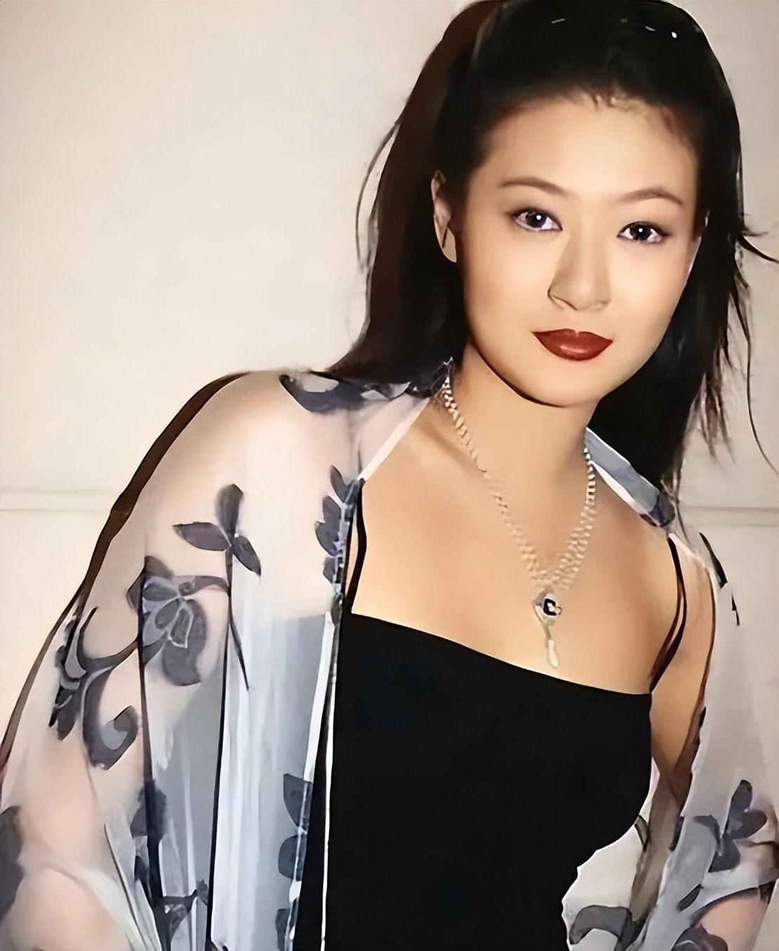 从“最惨*星艳**”到“上岸者”：曾经的香港绝色，如今怎样了？