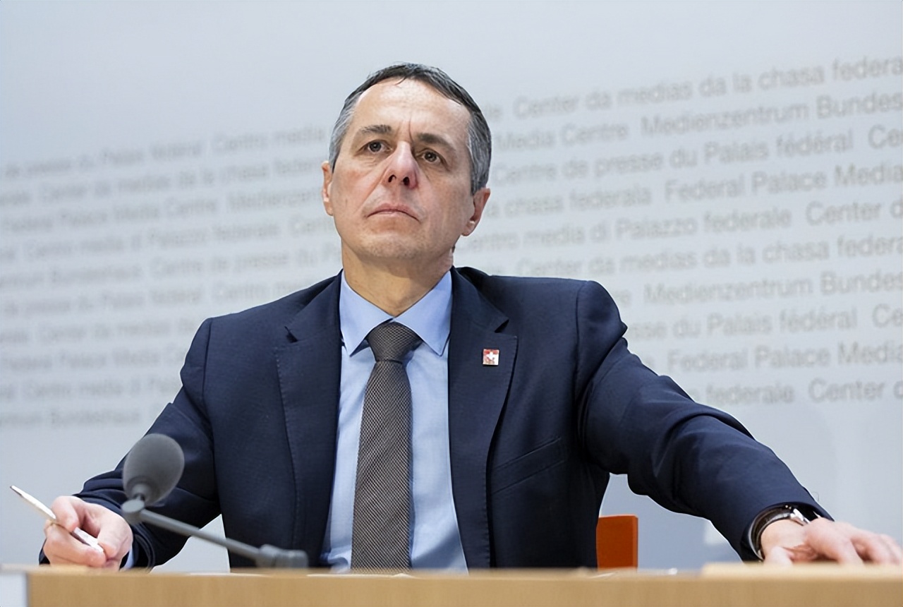 瑞士制裁俄罗斯，瑞士腕表名企被俄反制，中立国瑞士为何“作妖”