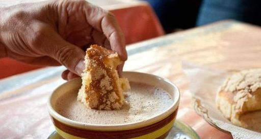 吃面包还要蘸“蜡烛油”，尝一口连烛芯都舔了，真是服了巴基斯坦