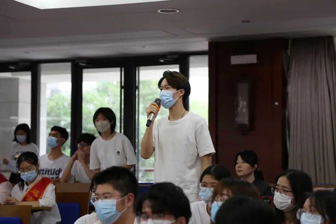 一男子因贩卖毒品被判刑,交友不慎贩卖毒品