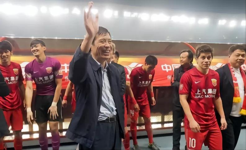 知名足记表示陈戌源只做两件事：不遗余力庇护上港队和*压打**前任