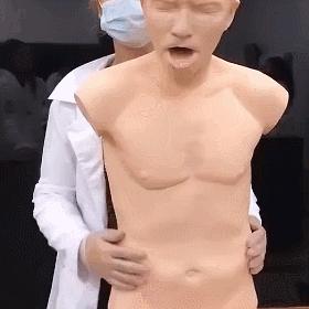 猫咪吃东西被噎住,猫咪吃东西卡住怎么救