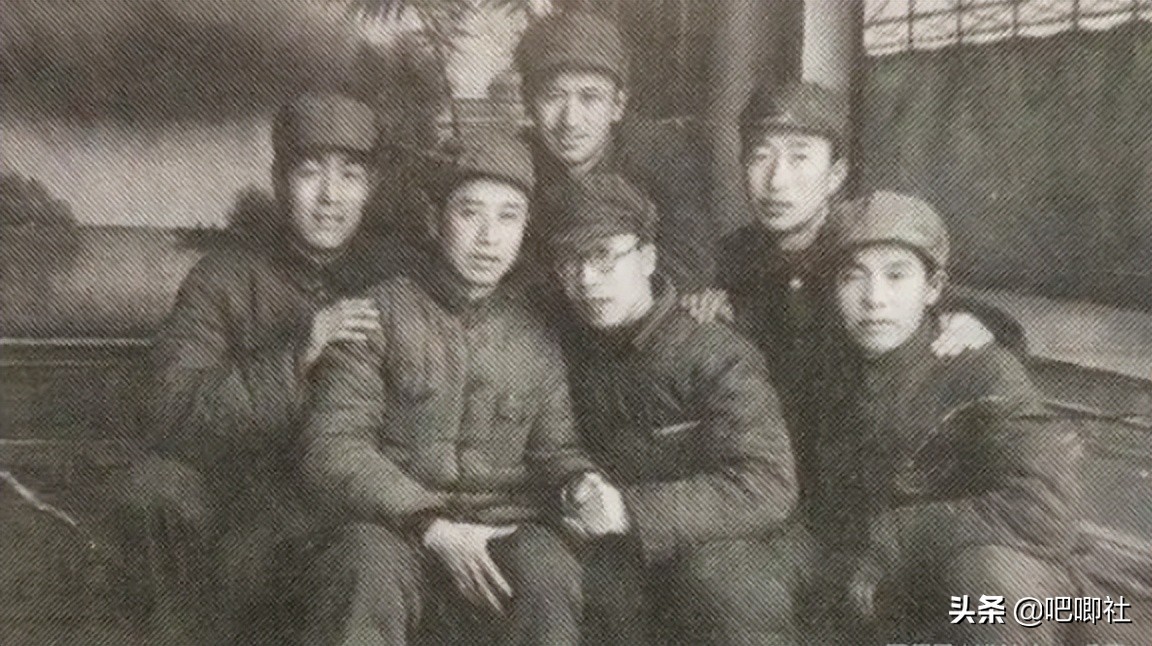 二野9位军长，他算是被越级提拔起来的，邓政委：压一压你的傲气