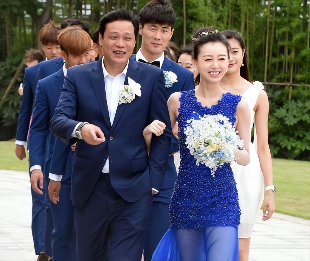 范志毅娶了多少个老婆,范志毅三婚迎娶美妻图片