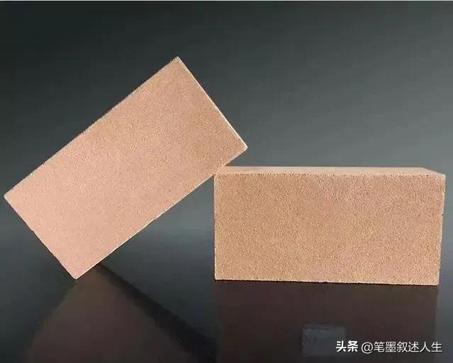 轻质耐火砖用什么材料做的,普通耐火砖高级耐火砖