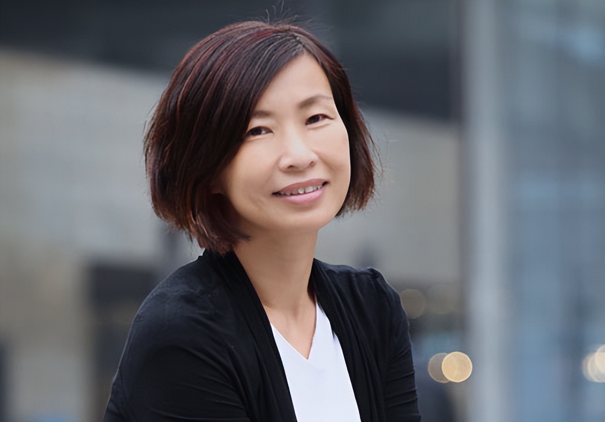 凤凰卫视战地女记者闾丘露薇近况,闾丘露薇和柴静是如何看待新闻的