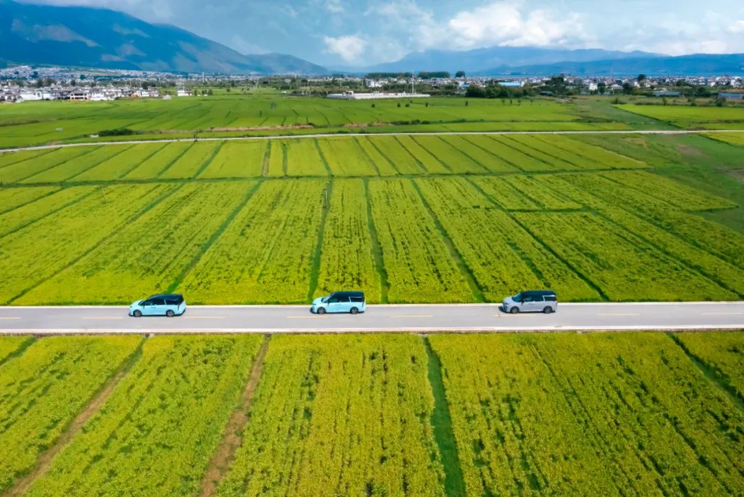 上汽大通mifa9最低配测评,上汽大通mifa9纯电版试驾