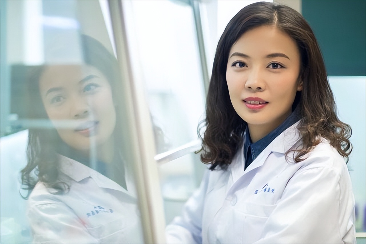 女科学家弃美回国造福亿万人,患癌女博士赴美治疗花光所有积蓄