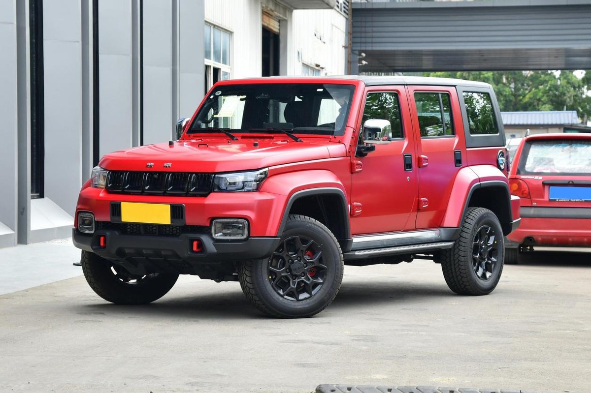 哪一款北京bj40值得入手,最新款北京bj40中配和顶配区别