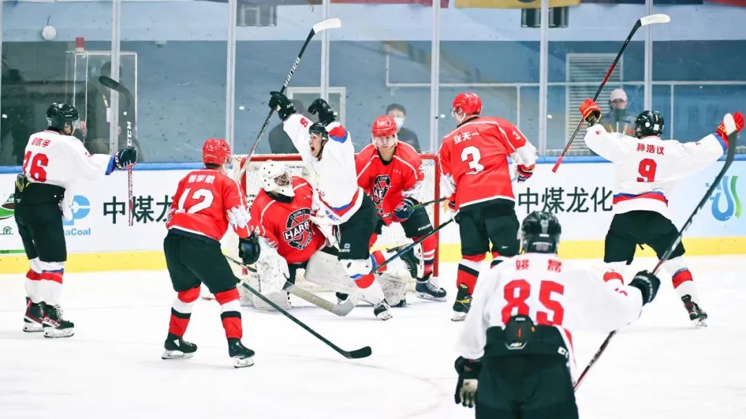 黑龙江省第十五届运动会冰球比赛落幕冰城问鼎“冰球之夜”