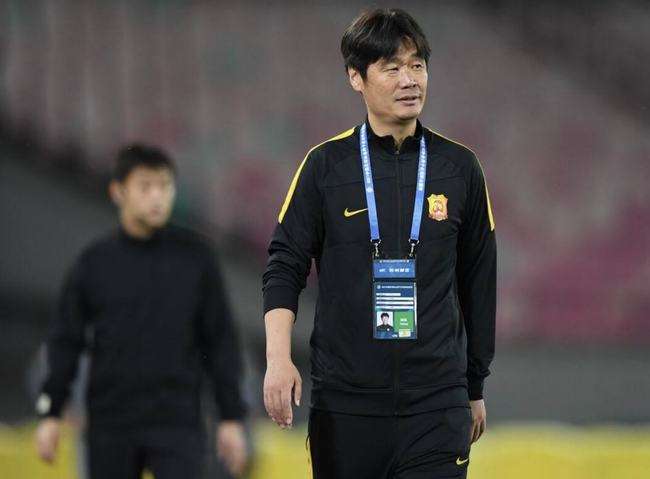 上午10点!国足40人大名单曝光,李霄鹏钦点两人,加速更新换代