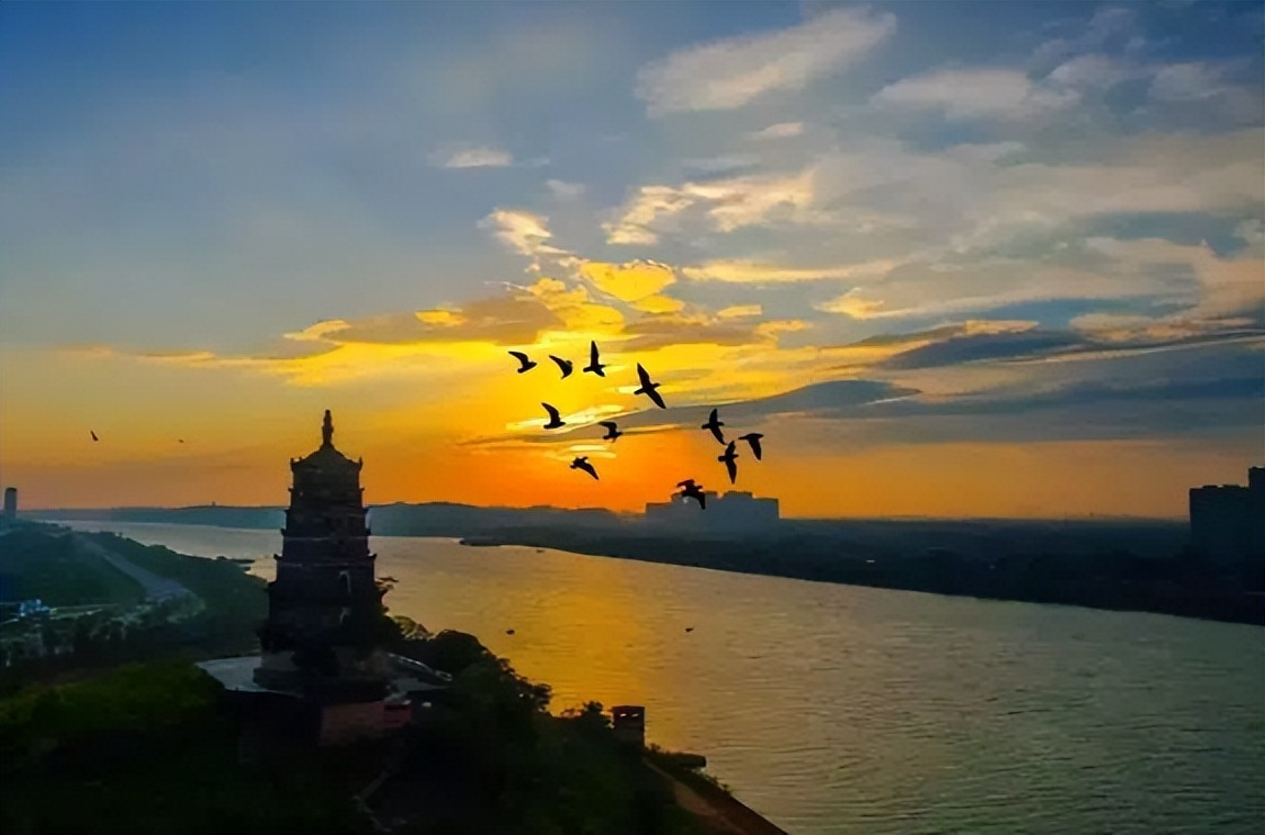 描写深秋景色优美的诗句,描写深秋优美句子古诗