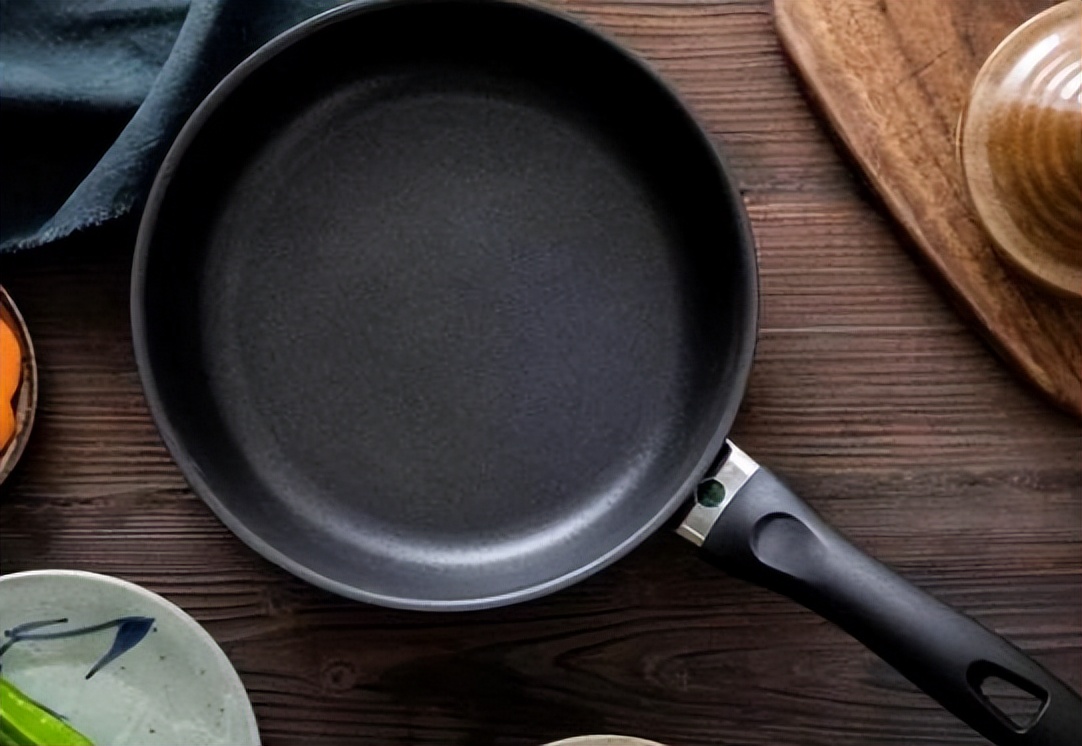 不粘锅会有铁锈致癌吗,不粘锅涂层划痕致癌吗