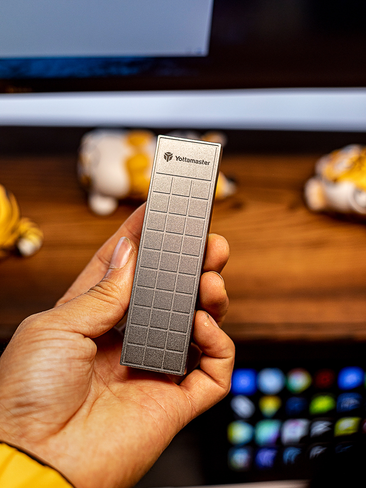 买个固态硬盘做移动硬盘可行,买个固态硬盘自己能装吗