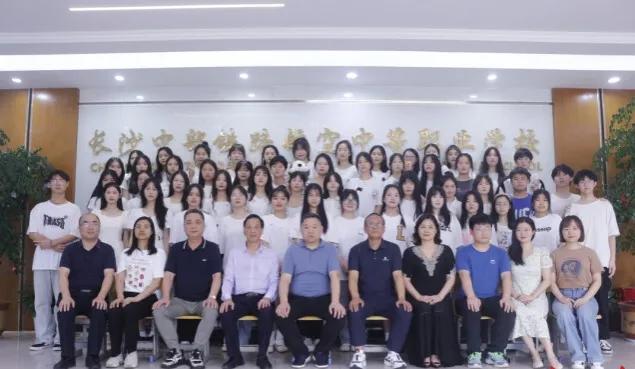 00后中职女孩刘佳雯的高考故事：从美容院学徒到准大学生