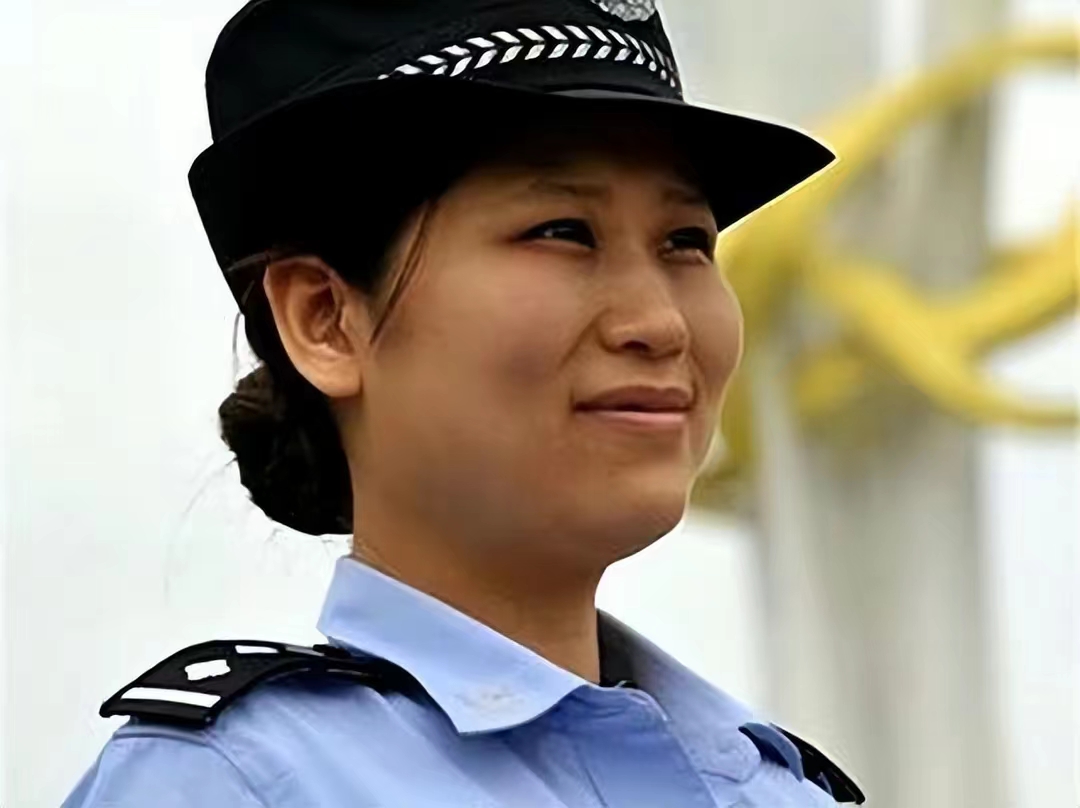 汶川地震喂奶民警现状,汶川废墟中的9个警察妈妈