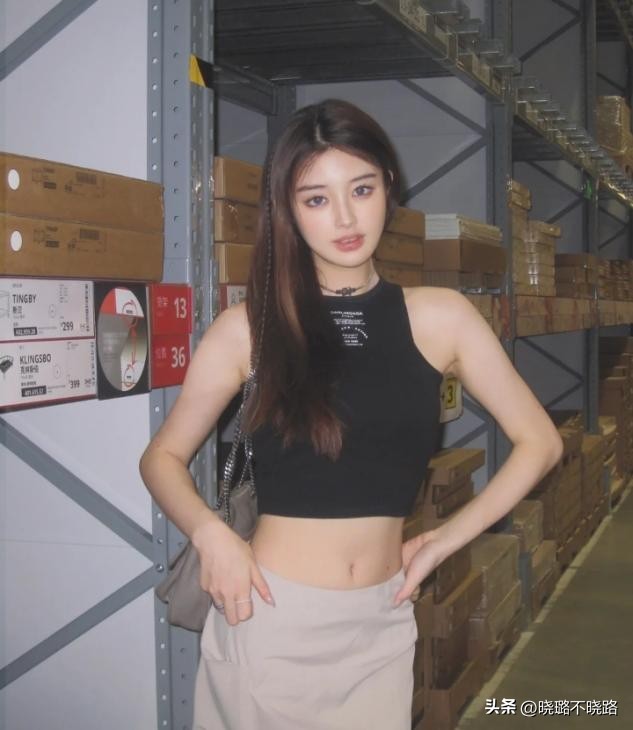 低腰露脐休闲裙怎么搭配,低腰裙搭配什么裙子好看