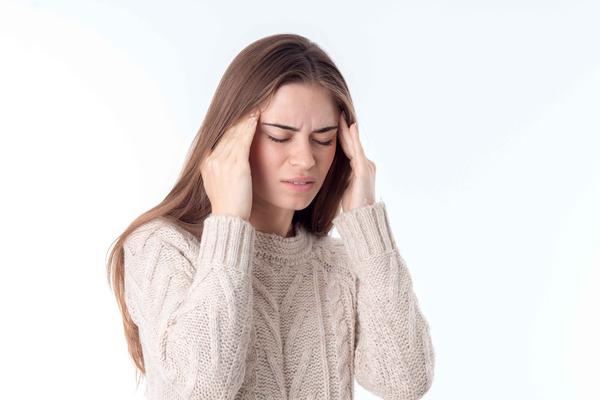 女生无缘无故头晕想吐是怎么回事,无缘无故头晕天旋地转恶心怎么办