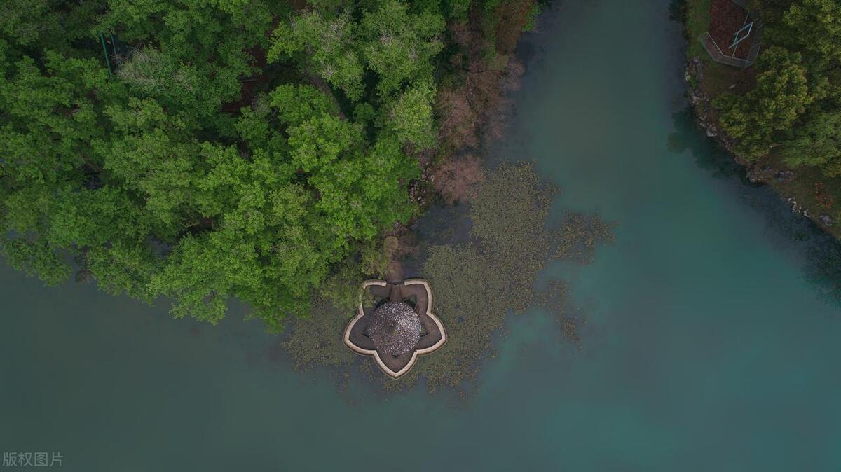 相思在长江，相守在铃声，离愁在天涯